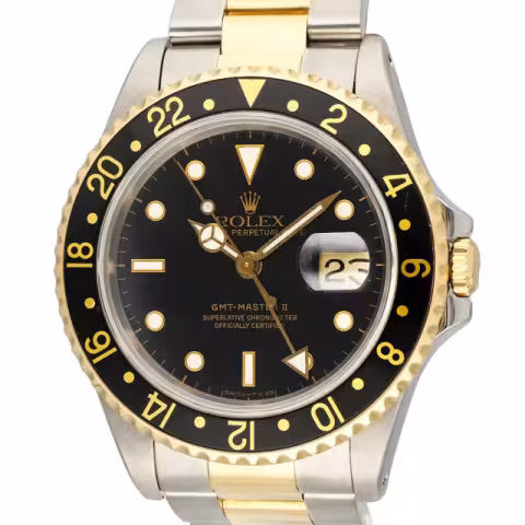 ROLEX GMT MASTER II 16713 CASE: STEEL YELLOW GOLD BRACELET: OYSTER, STEEL YELLOW GOLD DIAL: BLACK BEZEL: BLACK DIAMETER: 40MM FUNCTION: DATE, GMT YEAR 1990